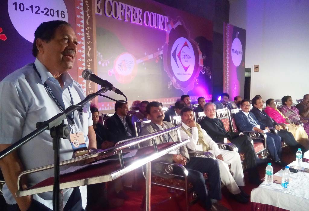 ಸಮಾಜ ಬದಲಾವಣೆಗೆ ಯುವಕರು ಪಣ ತೊಡಲಿ: ಸಂತೋಷ್ ಹೆಗ್ಡೆ